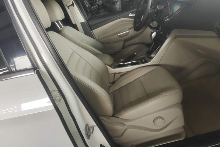 Used Ford Kuga 2013 2.0L GTDi Four-Wheel Drive Premium Model Right Front Seat
