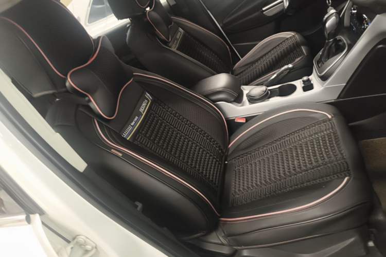 Used Ford Kuga 2013 1.6L GTDi Two-Wheel-Drive Trend Model Right Front Seat