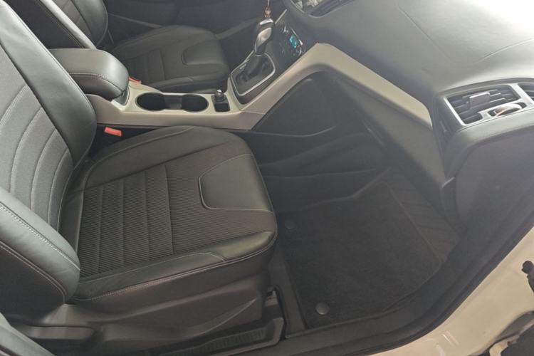 Used Ford Kuga 2013 1.6L GTDi Two-Wheel-Drive Trend Model Right Front Seat
