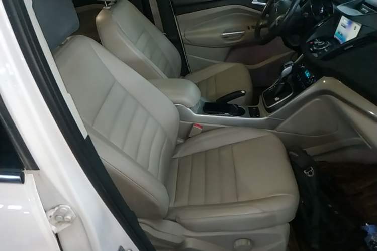 Used Ford Kuga 2013 2.0L GTDi Four-Wheel Drive Premium Model Right Front Seat