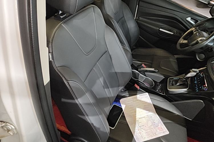 Used Ford Kuga 2013 2.0L GTDi Four-Wheel-Drive Sport Model Right Front Seat