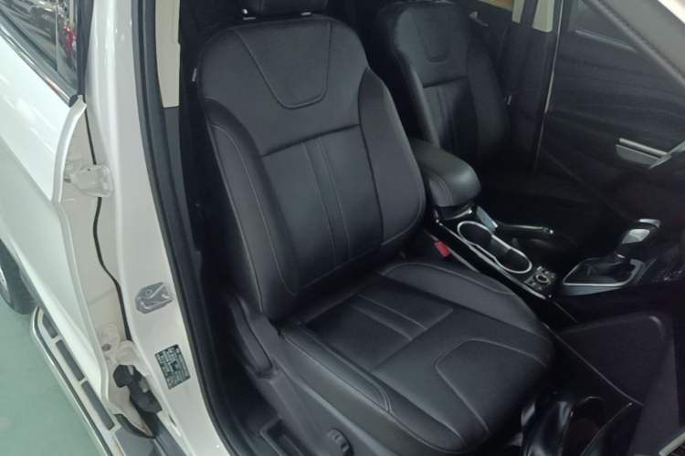 Used Ford Kuga 2013 2.0L GTDi Four-Wheel-Drive Sport Model Right Front Seat