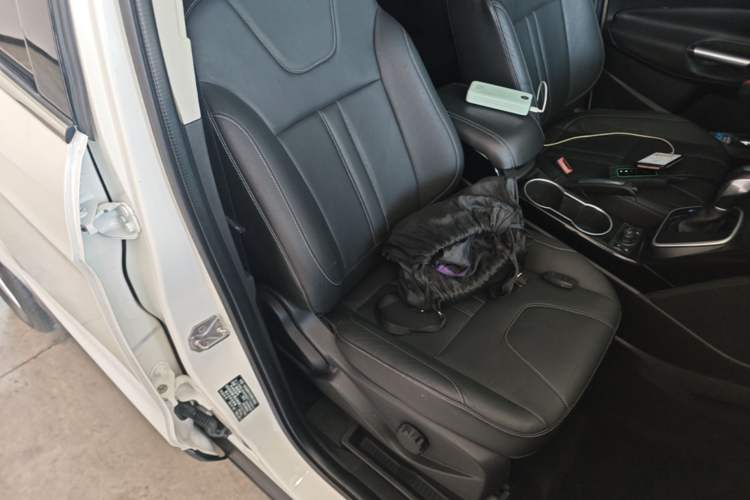 Used Ford Kuga 2013 2.0L GTDi Four-Wheel-Drive Sport Model Right Front Seat