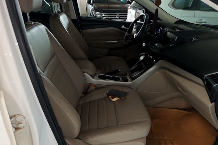 Used Ford Kuga 2013 2.0L GTDi Four-Wheel-Drive Elite Model Right Front Seat