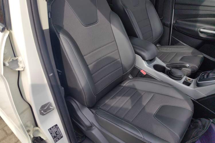 Used Ford Kuga 2013 1.6L GTDi Two-Wheel-Drive Trend Model Right Front Seat