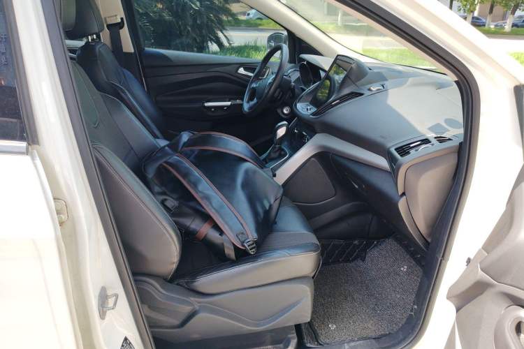 Used Ford Kuga 2013 1.6L GTDi Two-Wheel-Drive Trend Model Right Front Seat