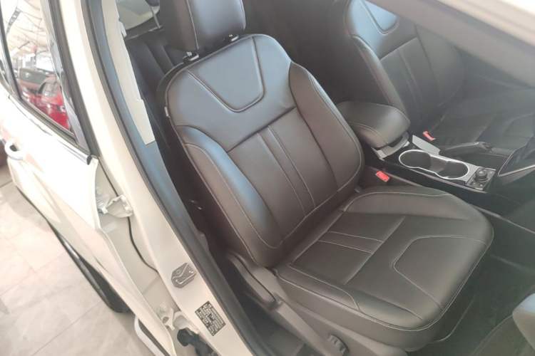 Used Ford Kuga 2013 2.0L GTDi Four-Wheel-Drive Sport Model Right Front Seat