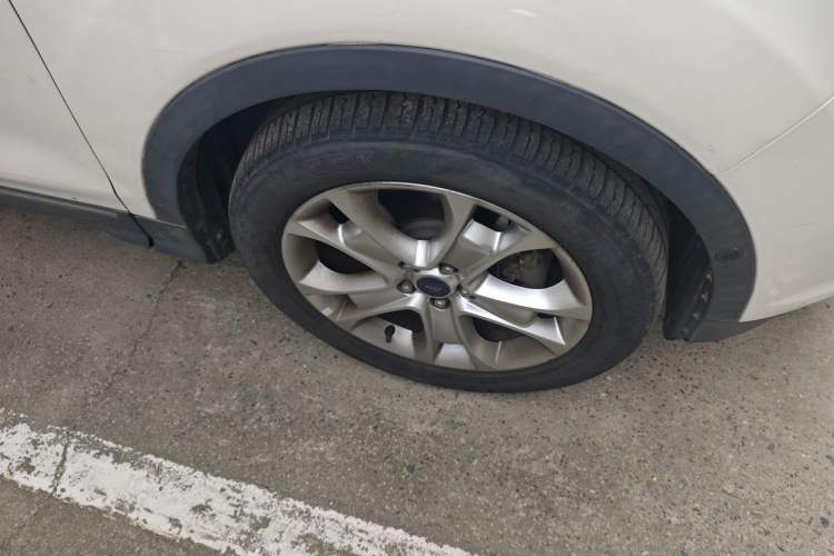 Used Ford Kuga 2013 2.0L GTDi Four-Wheel-Drive Sport Model Right Front Wheel Hub