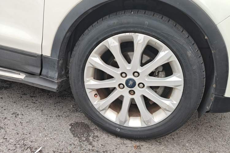Used Ford Kuga 2013 1.6L GTDi Two-Wheel-Drive Trend Model Right Front Wheel Hub