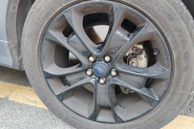 Used Ford Kuga 2013 2.0L GTDi Four-Wheel-Drive Sport Model Right Front Wheel Hub