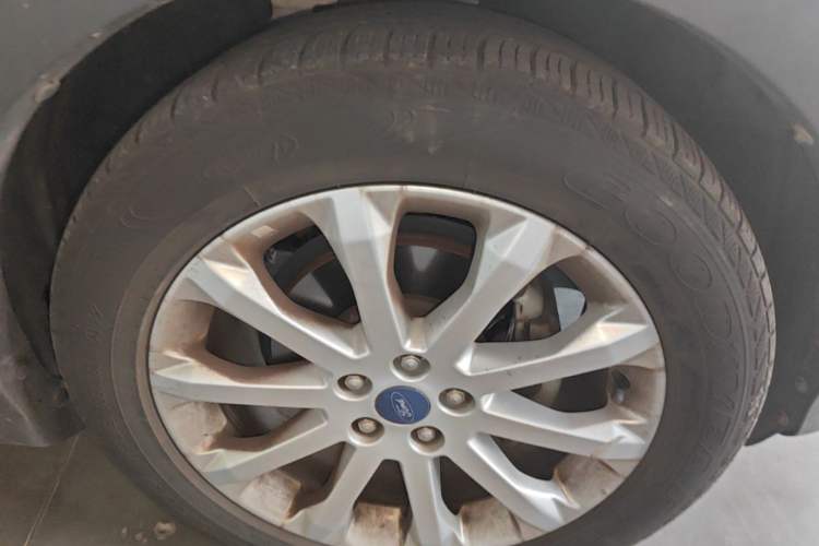 Used Ford Kuga 2013 1.6L GTDi Two-Wheel-Drive Comfort Model Right Front Wheel Hub