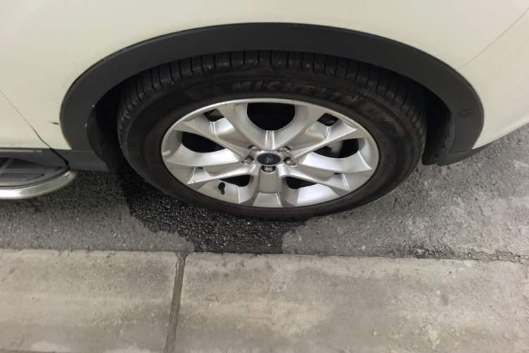 Used Ford Kuga 2013 2.0L GTDi Four-Wheel-Drive Sport Model Right Front Wheel Hub