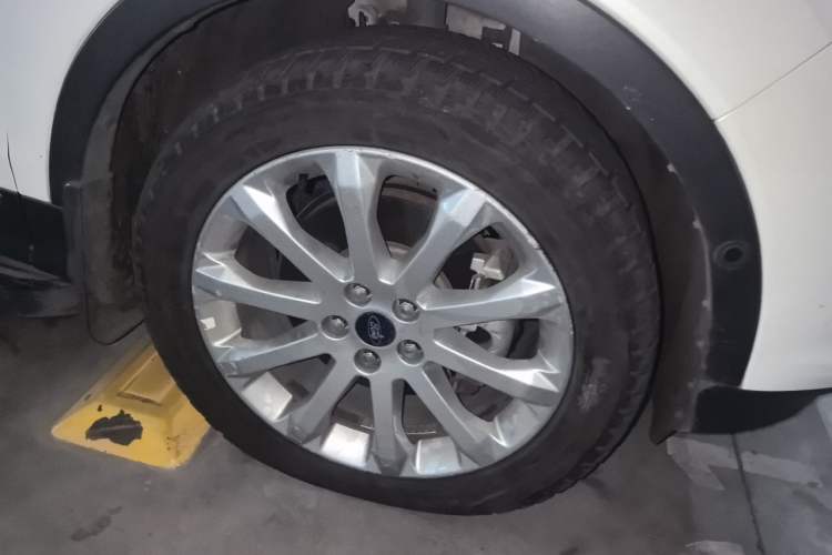 Used Ford Kuga 2013 2.0L GTDi Four-Wheel Drive Premium Model Right Front Wheel Hub