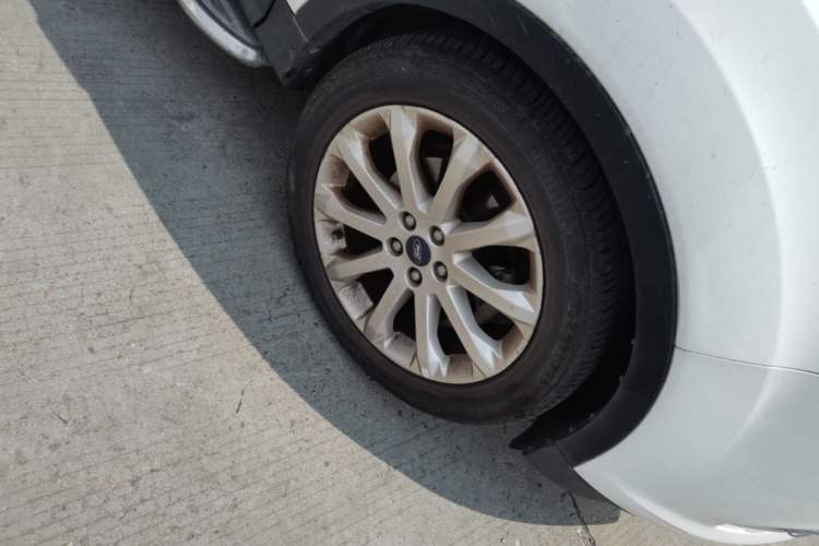 Used Ford Kuga 2013 1.6L GTDi Two-Wheel-Drive Trend Model Right Front Wheel Hub