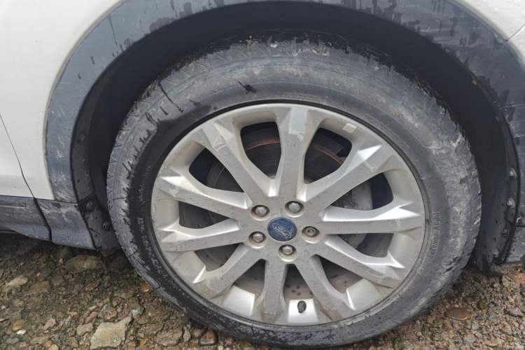 Used Ford Kuga 2013 1.6L GTDi Two-Wheel-Drive Trend Model Right Front Wheel Hub