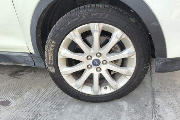 Used Ford Kuga 2013 1.6L GTDi 4x4 Elite Model Right Front Wheel Hub
