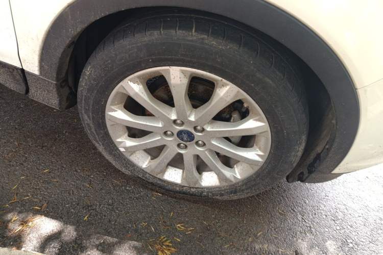 Used Ford Kuga 2013 1.6L GTDi Two-Wheel-Drive Comfort Model Right Front Wheel Hub