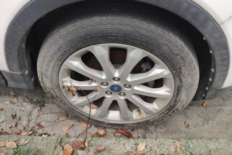 Used Ford Kuga 2013 2.0L GTDi Four-Wheel-Drive Elite Model Right Front Wheel Hub