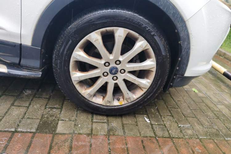 Used Ford Kuga 2013 1.6L GTDi Two-Wheel-Drive Trend Model Right Front Wheel Hub