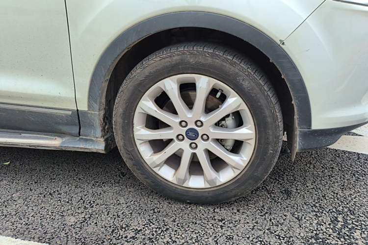 Used Ford Kuga 2013 1.6L GTDi 4x4 Elite Model Right Front Wheel Hub