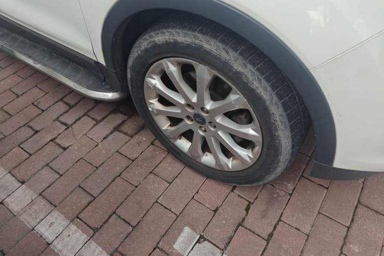 Used Ford Kuga 2013 1.6L GTDi 4x4 Elite Model Right Front Wheel Hub