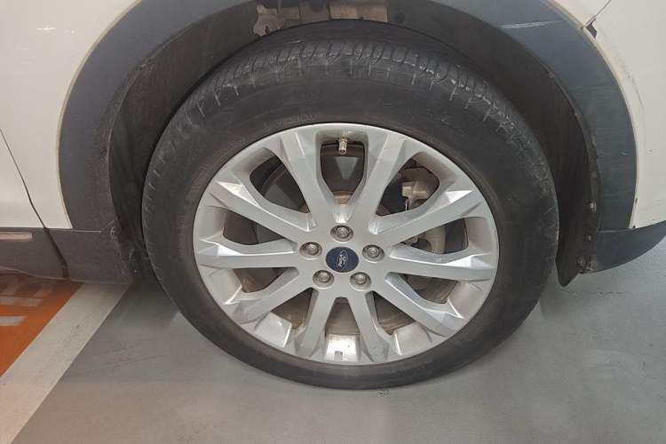 Used Ford Kuga 2013 1.6L GTDi 4x4 Elite Model Right Front Wheel Hub