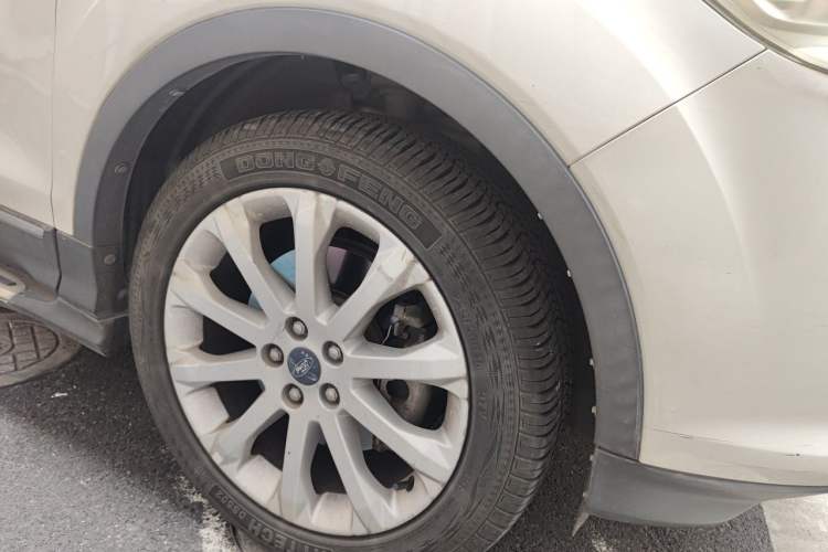 Used Ford Kuga 2013 1.6L GTDi 4x4 Elite Model Right Front Wheel Hub