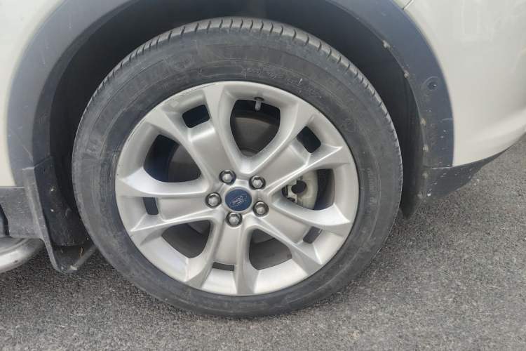 Used Ford Kuga 2013 2.0L GTDi Four-Wheel-Drive Sport Model Right Front Wheel Hub