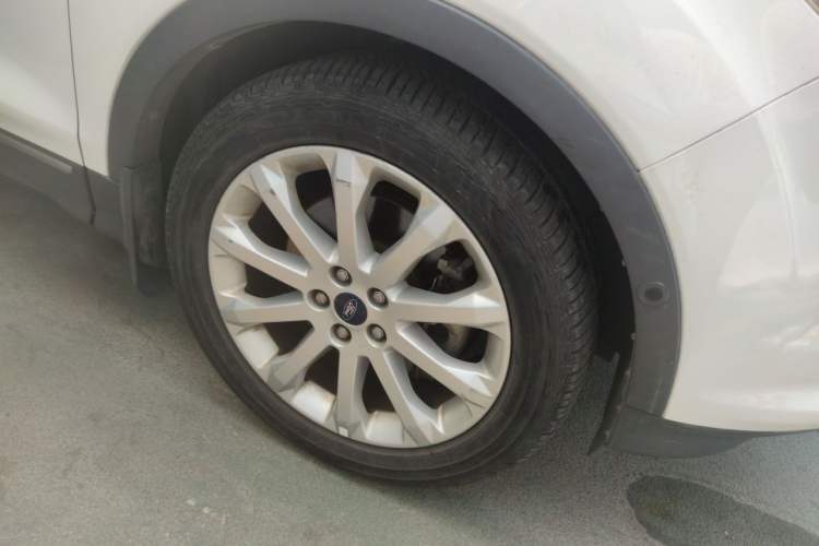 Used Ford Kuga 2013 2.0L GTDi Four-Wheel Drive Premium Model Right Front Wheel Hub