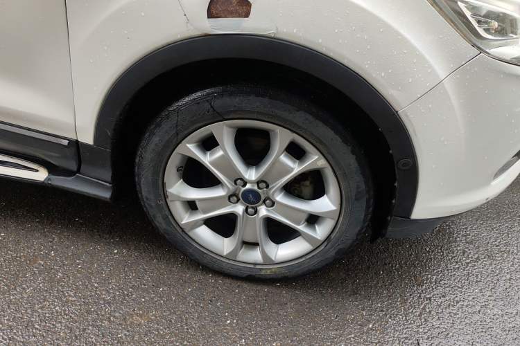 Used Ford Kuga 2013 2.0L GTDi Four-Wheel Drive Premium Model Right Front Wheel Hub