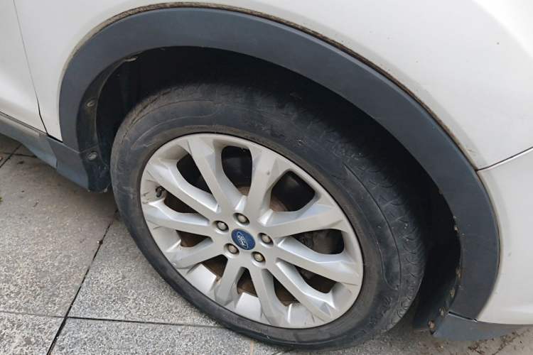 Used Ford Kuga 2013 1.6L GTDi 4x4 Elite Model Right Front Wheel Hub