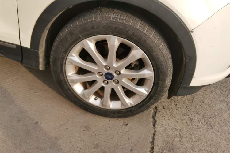 Used Ford Kuga 2013 1.6L GTDi 4x4 Elite Model Right Front Wheel Hub