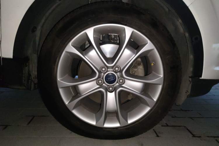 Used Ford Kuga 2013 2.0L GTDi Four-Wheel-Drive Sport Model Right Front Wheel Hub