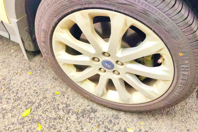 Used Ford Kuga 2013 1.6L GTDi 4x4 Elite Model Right Front Wheel Hub