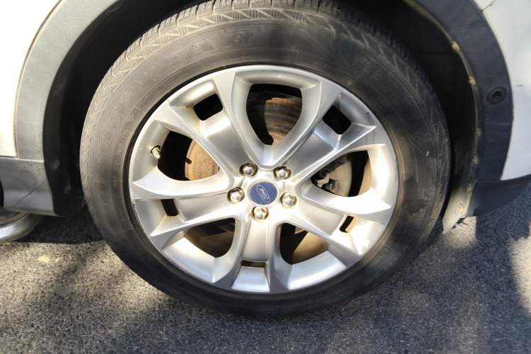 Used Ford Kuga 2013 2.0L GTDi Four-Wheel-Drive Sport Model Right Front Wheel Hub