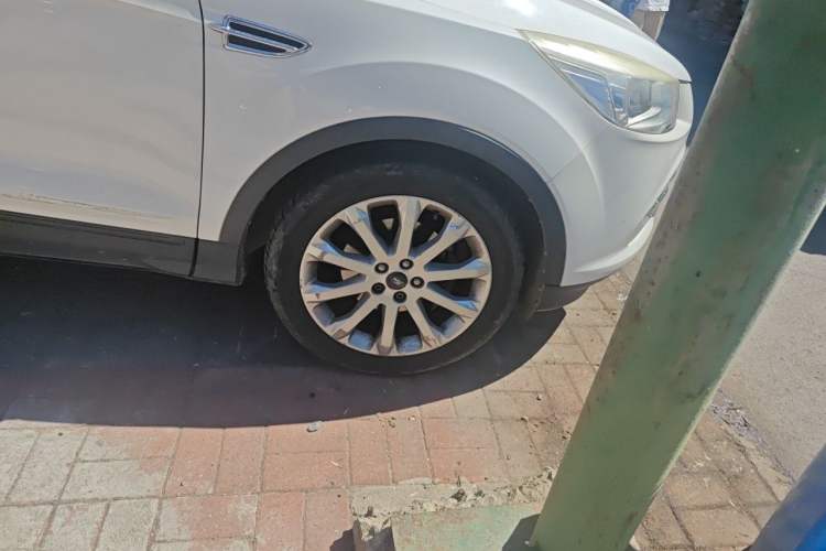 Used Ford Kuga 2013 1.6L GTDi Two-Wheel-Drive Trend Model Right Front Wheel Hub