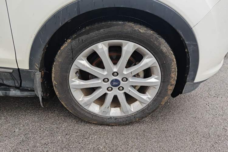 Used Ford Kuga 2013 1.6L GTDi Two-Wheel-Drive Trend Model Right Front Wheel Hub