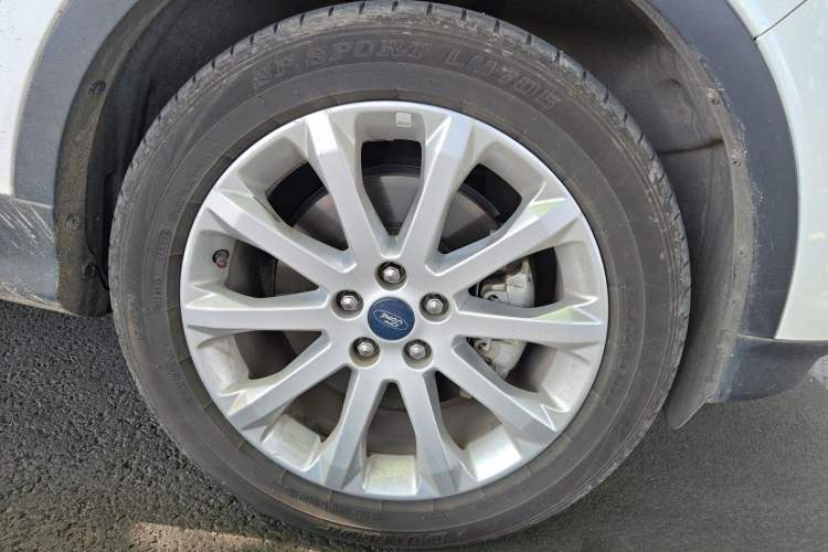 Used Ford Kuga 2013 1.6L GTDi 4x4 Elite Model Right Front Wheel Hub