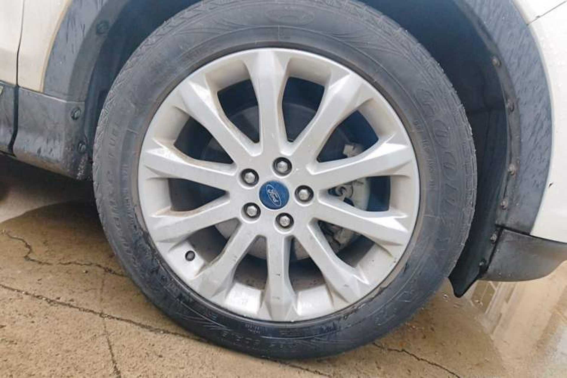 Used Ford Kuga 2013 1.6L GTDi 4x4 Elite Model Right Front Wheel Hub