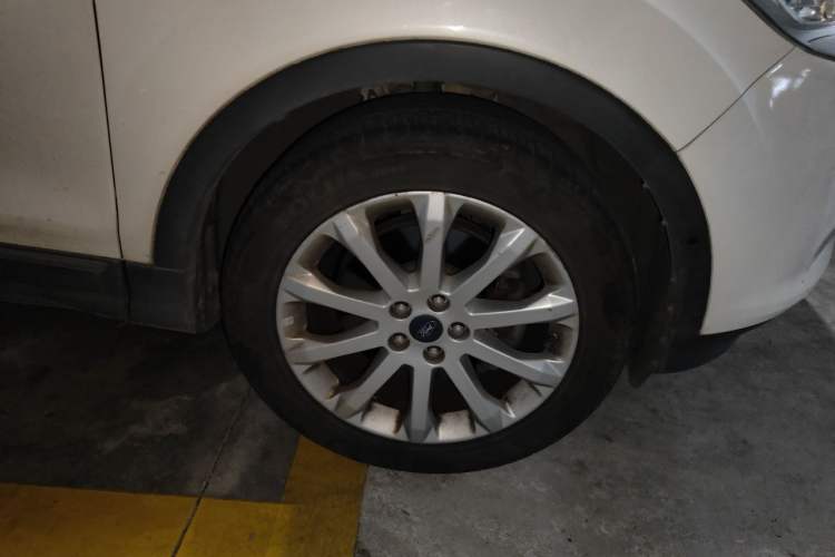 Used Ford Kuga 2013 2.0L GTDi Four-Wheel Drive Premium Model Right Front Wheel Hub