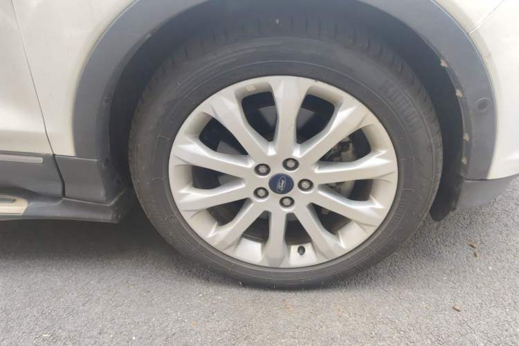 Used Ford Kuga 2013 2.0L GTDi Four-Wheel Drive Premium Model Right Front Wheel Hub