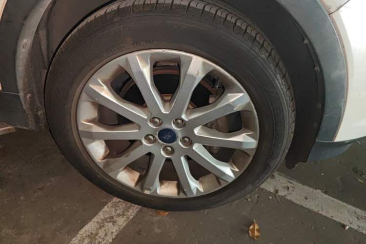 Used Ford Kuga 2013 1.6L GTDi 4x4 Elite Model Right Front Wheel Hub