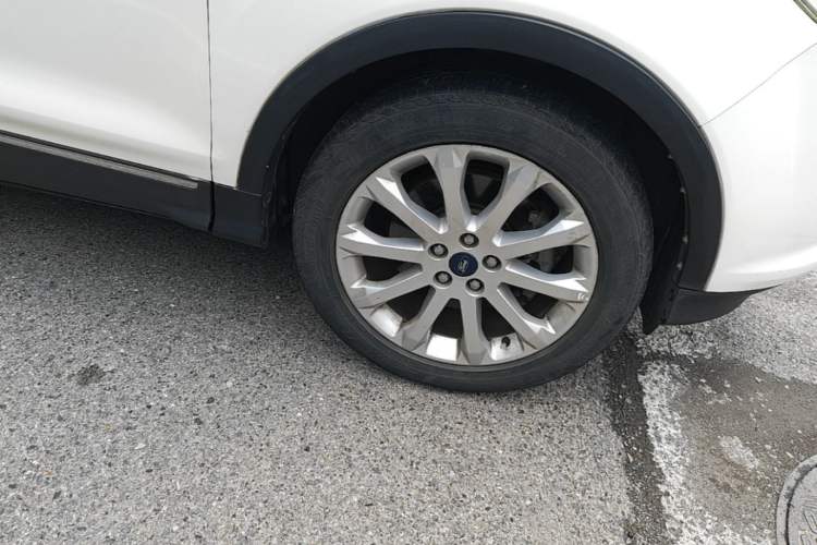Used Ford Kuga 2013 1.6L GTDi 4x4 Elite Model Right Front Wheel Hub