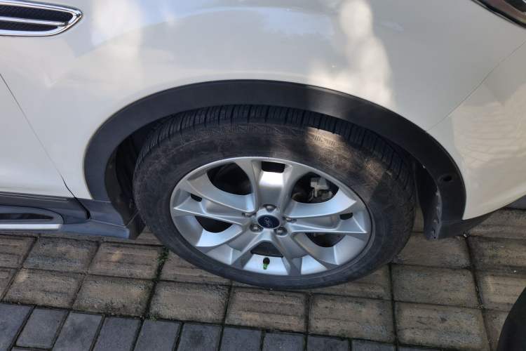 Used Ford Kuga 2013 2.0L GTDi Four-Wheel-Drive Sport Model Right Front Wheel Hub