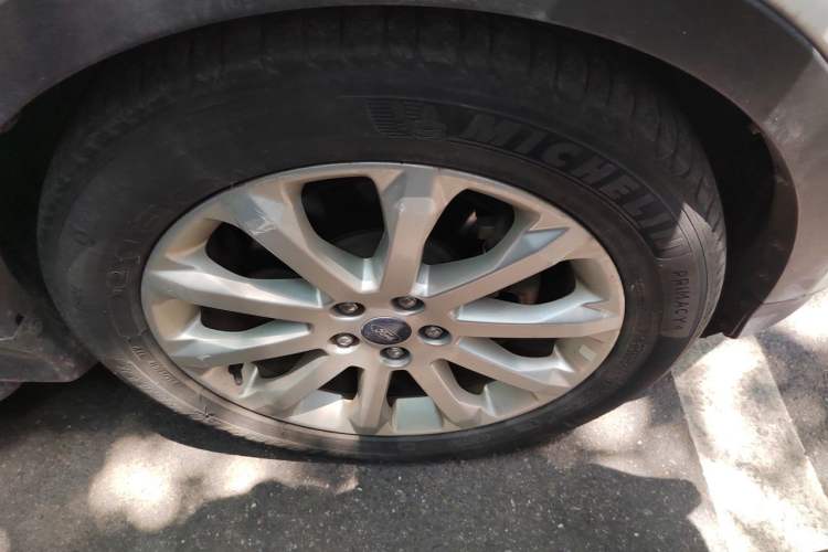 Used Ford Kuga 2013 1.6L GTDi 4x4 Elite Model Right Front Wheel Hub