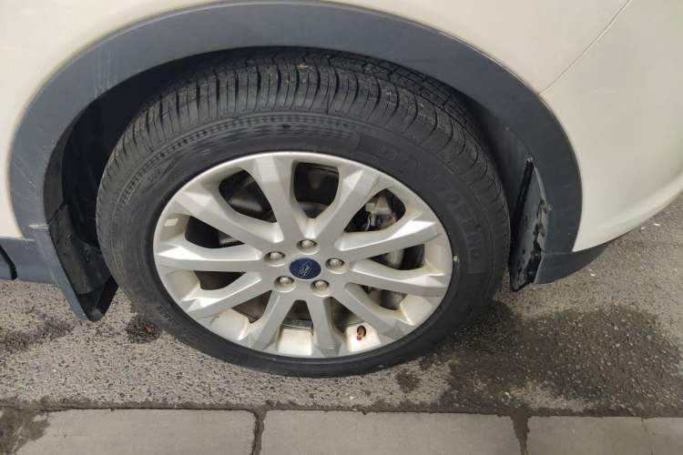 Used Ford Kuga 2013 1.6L GTDi 4x4 Elite Model Right Front Wheel Hub