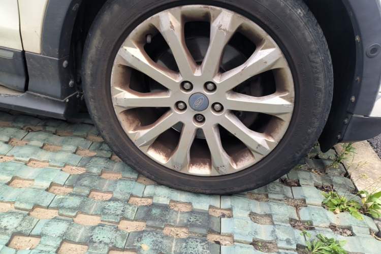 Used Ford Kuga 2013 2.0L GTDi Four-Wheel Drive Premium Model Right Front Wheel Hub