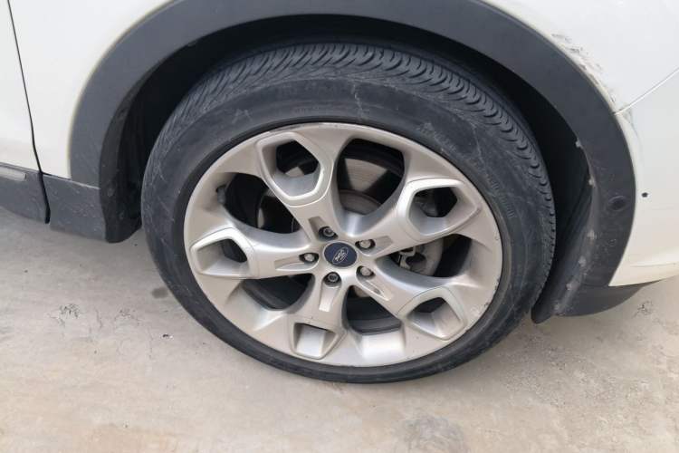 Used Ford Kuga 2013 2.0L GTDi Four-Wheel-Drive Sport Model Right Front Wheel Hub