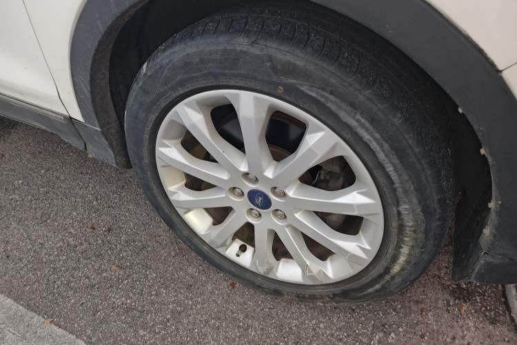 Used Ford Kuga 2013 1.6L GTDi 4x4 Elite Model Right Front Wheel Hub