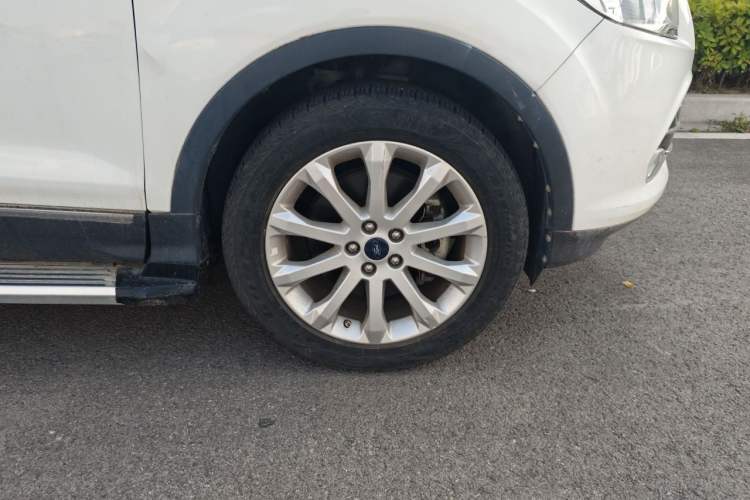 Used Ford Kuga 2013 1.6L GTDi 4x4 Elite Model Right Front Wheel Hub